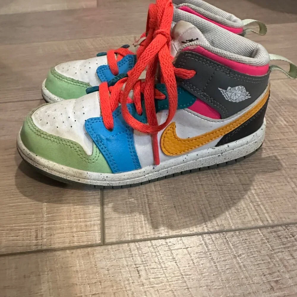 NIKE GIRLS SIZE 9C AIR JORDAN HIGH TOP SHOES COLOR